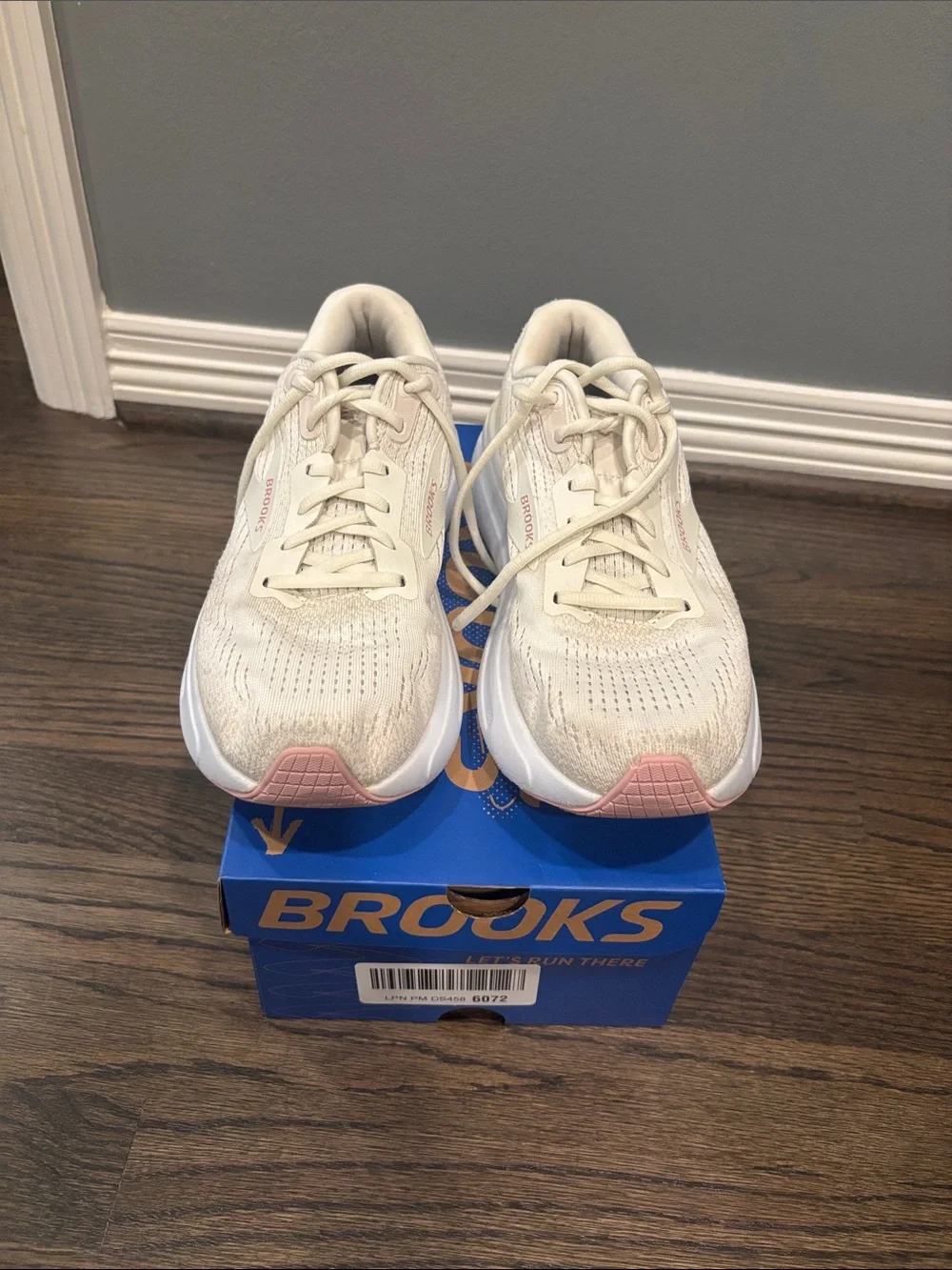 BROOKS GHOST MAX2 in coconut milk/gray/zephyr